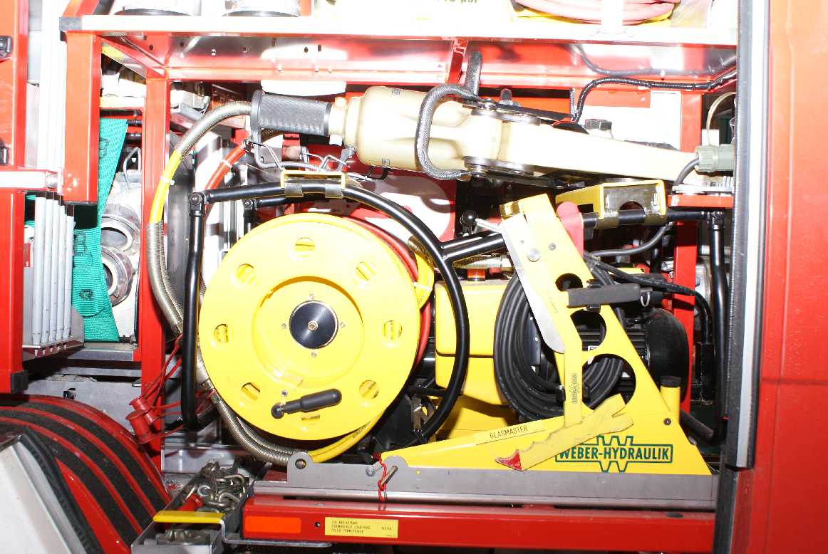 LFB (10) Hydraulik innen.JPG